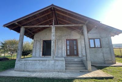 Casă cu 4 camere cu Teren 900 Mp în Holboca