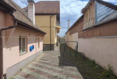 Casă individuală cu 7 camere cu Canalizare în Turnișor