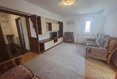 Apartament cu 3 camere decomandat, mobilat în Centru Civic