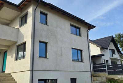 Casă individuală cu 6 camere cu Teren 438 Mp în Central - 2