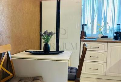 Apartament cu 3 camere decomandat în Dâmbovița