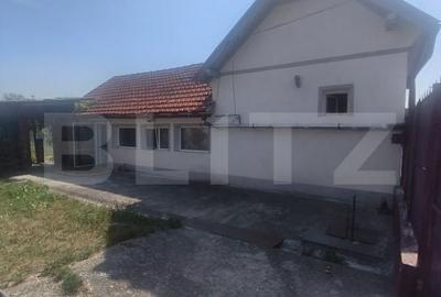 Casă cu 2 camere cu Teren 998 Mp în Central