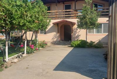 Casă individuală cu 6 camere cu Garaj în Dascălu
