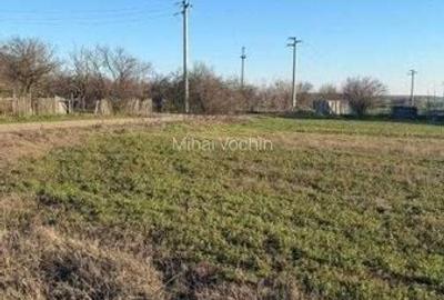 Teren de 1400 mp, în Comana