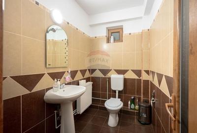 Hotel/Pensiune, de 636 mp, în Moroeni - 42