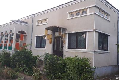 Casă cu 6 camere cu Teren 1000 Mp în Putineiu - 8