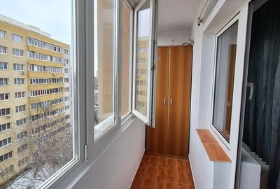 Apartament cu 3 camere semidecomandat în Exterior Vest