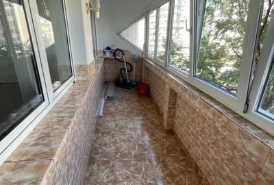Apartament cu 3 camere semidecomandat în Exterior Vest