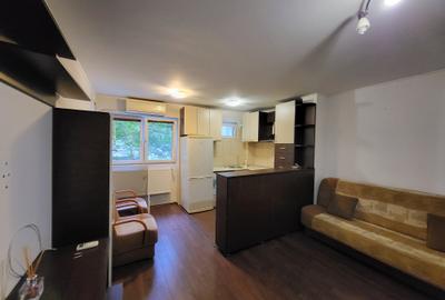 Apartament cu 2 camere decomandat în Apărătorii Patriei