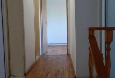 Casă cu 4 camere cu Teren 600 Mp în Ostroveni