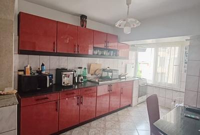 Apartament cu 4 camere decomandat, mobilat în Republicii