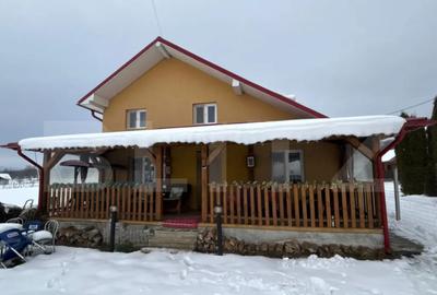 Casă cu 7 camere cu Teren 1300 Mp în Central