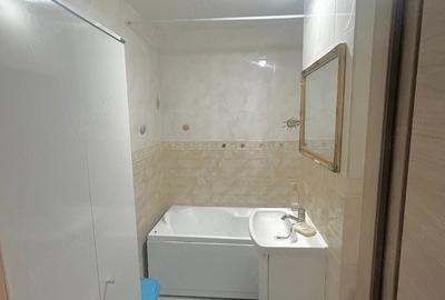 Apartament cu 3 camere decomandat în Obor