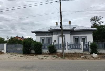 Casă cu 3 camere cu Teren 900 Mp în Central