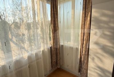 Apartament cu 3 camere decomandat, mobilat în Tractorul - 12