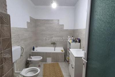 Casă cu 5 camere cu Teren 350 Mp în Variaș