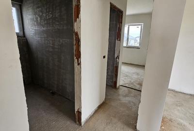 Casă cu 4 camere cu Teren 500 Mp în Central