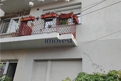 Apartament cu 3 camere semidecomandat în Aurel Vlaicu