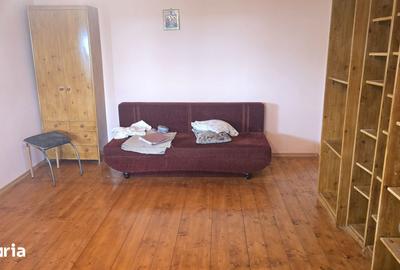 Casă cu 4 camere cu Canalizare în Central