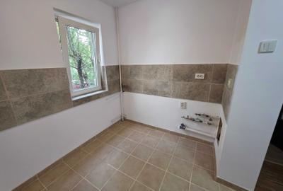 Apartament cu 3 camere decomandat în Vest