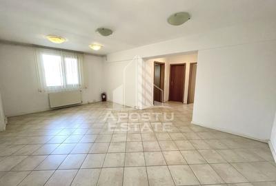 Birou, de 60 mp, în Complex Studențesc - 1