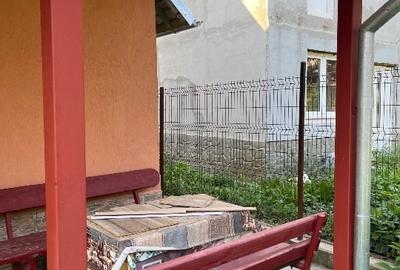 Apartament cu 3 camere semidecomandat, mobilat în Central - 1