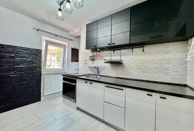Apartament cu 3 camere decomandat, mobilat în Central