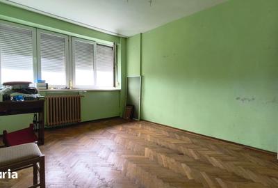 Apartament cu 3 camere decomandat în Central