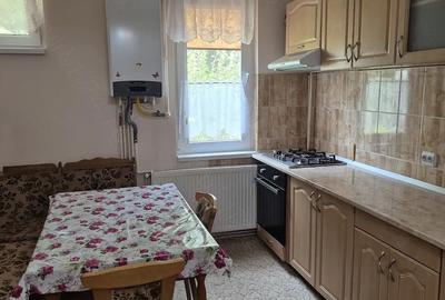 Apartament cu 3 camere semidecomandat în Central