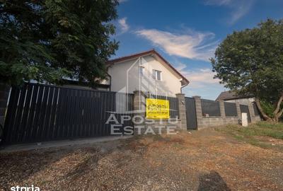 Casă cu 5 camere cu Teren 800 Mp în Pădureni