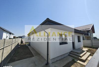 Casă cu 3 camere semidecomandat în Berceni