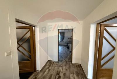 Casă cu 5 camere cu Teren 6117 Mp în Voislova - 17
