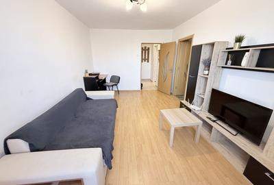 Apartament cu 3 camere semidecomandat, mobilat în Iancului