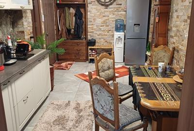 Apartament cu 2 camere decomandat în Rovine