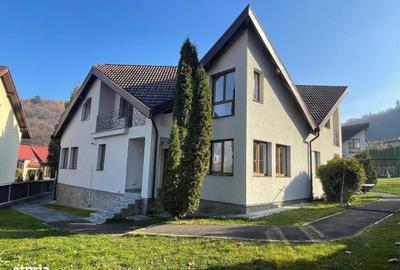 Casă cu 3 camere în Noua