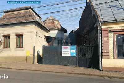 Casă cu 3 camere cu Canalizare în Central - 1