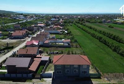 Casă cu 3 camere cu Teren 220 Mp în Central