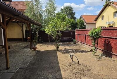 Casă cu 4 camere în Dumbrăvița