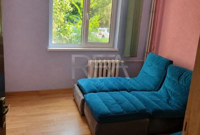 Apartament cu 3 camere semidecomandat în Titan