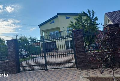 Casă cu 7 camere cu Teren 617 Mp în Cobadin - 1