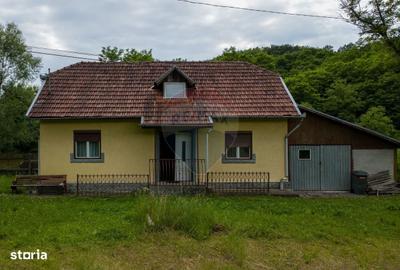 Casă cu 4 camere în Central - 2