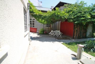 Casă cu 3 camere cu Canalizare în Faleza Nord
