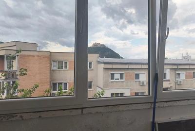 Apartament cu 4 camere decomandat în Ultracentral