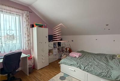 Casă cu 5 camere cu Teren 300 Mp în Sântandrei