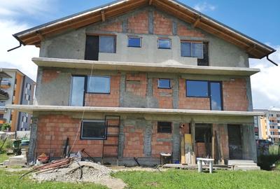 Apartament cu 4 camere decomandat în Tractorul - 1