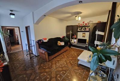 Casă cu 3 camere cu Teren 279 Mp în Brestei