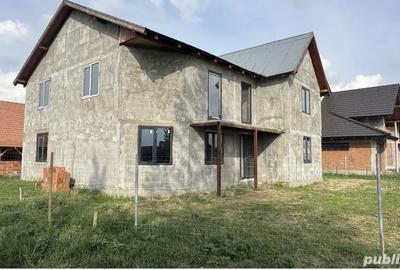 Casă cu Teren 450 Mp în Central - 1