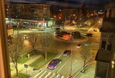 Apartament cu 2 camere semidecomandat în Craiovița Nouă - 1