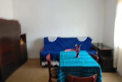 Casă cu 3 camere cu Teren 658 Mp în Central