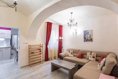 Apartament cu 2 camere decomandat, mobilat în Centrul Istoric